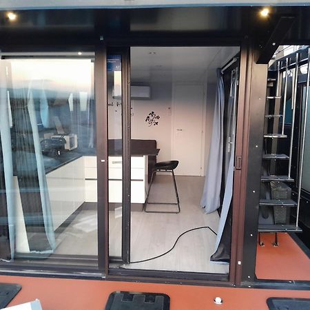 Floating Experience Black Pearl, Lago Maggiore 多米勒托 外观 照片