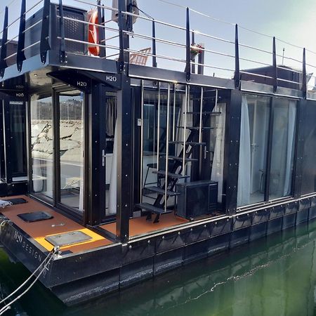 Floating Experience Black Pearl, Lago Maggiore 多米勒托 外观 照片