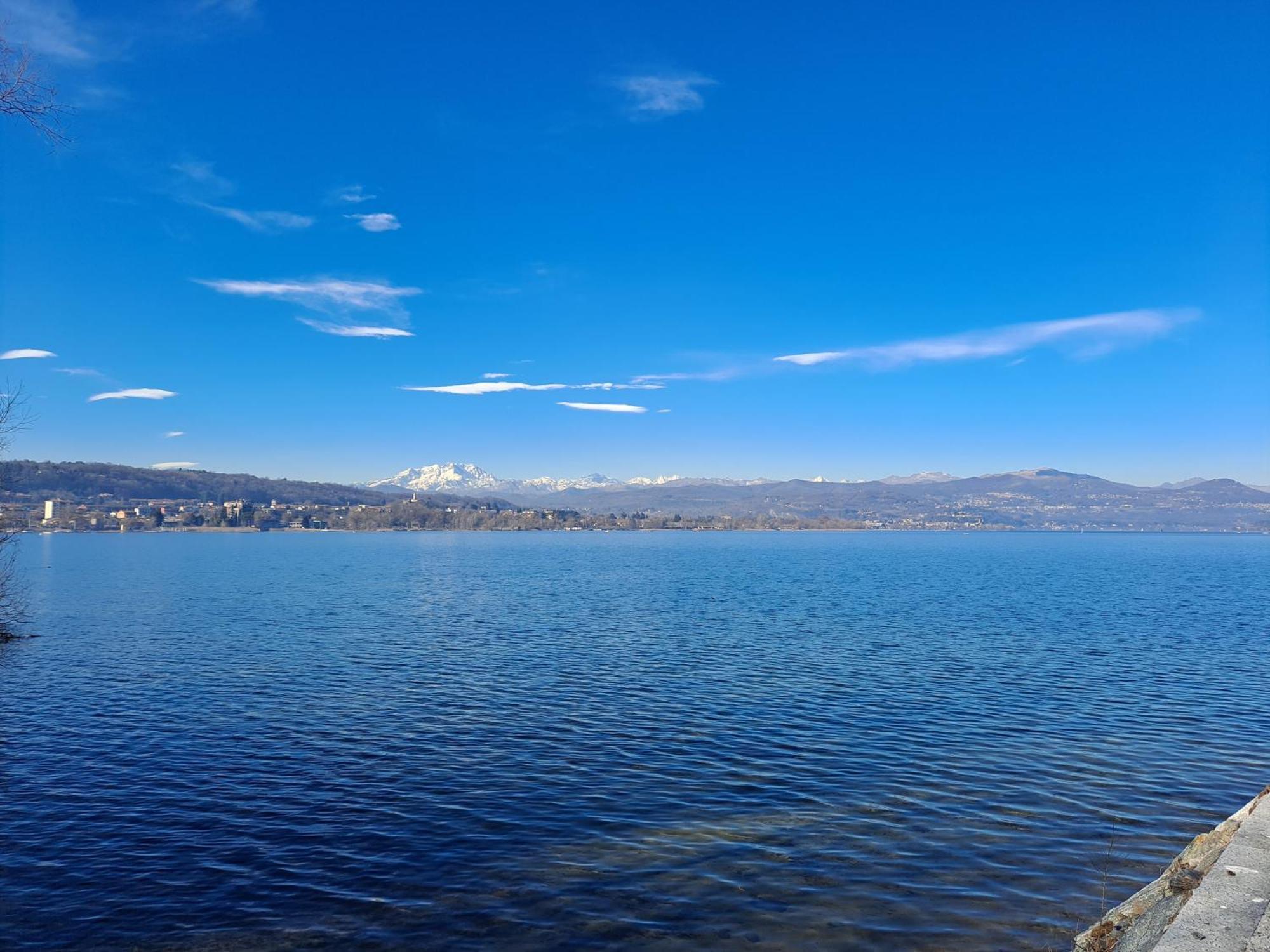 Floating Experience Black Pearl, Lago Maggiore 多米勒托 外观 照片