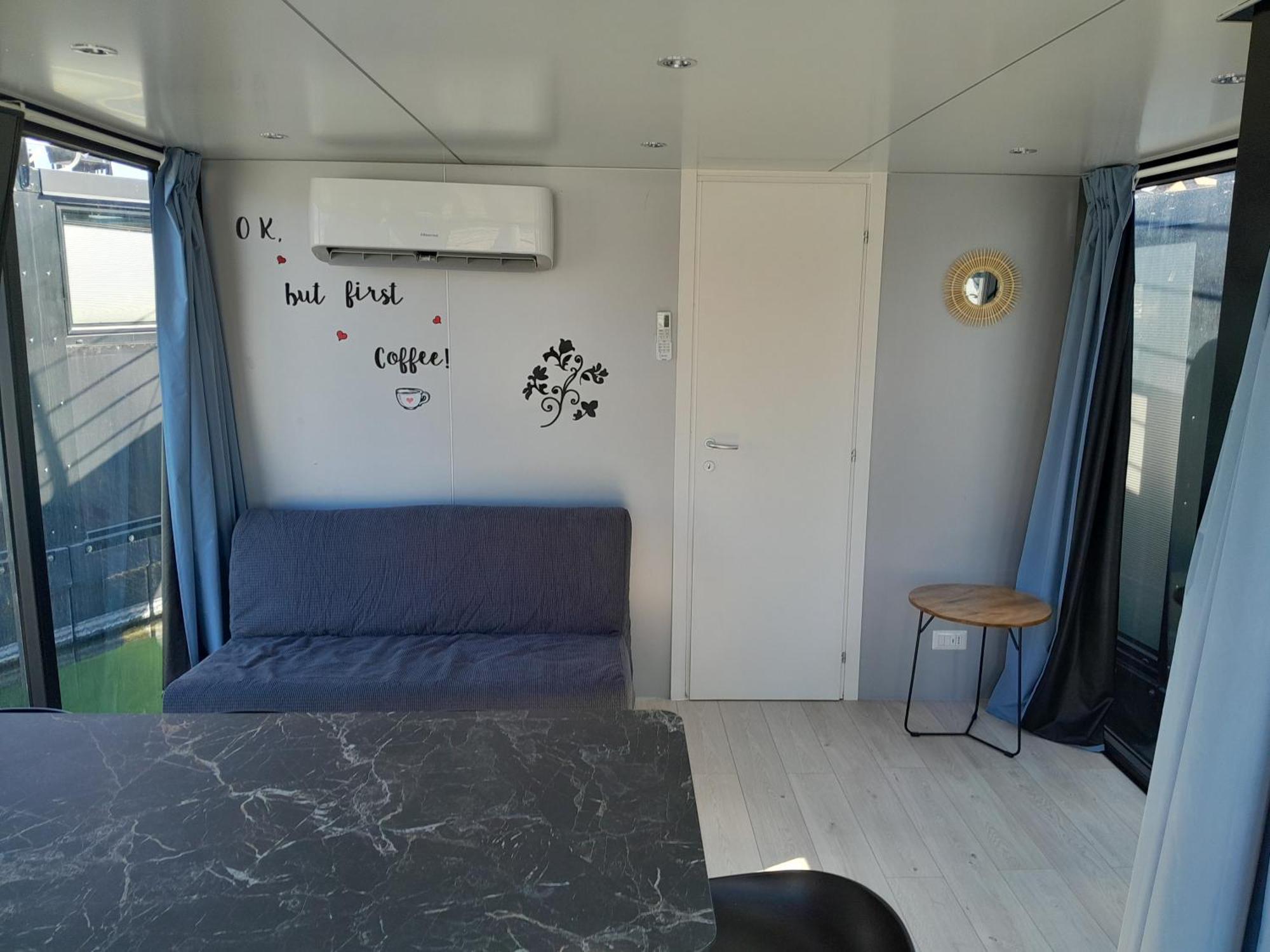Floating Experience Black Pearl, Lago Maggiore 多米勒托 外观 照片