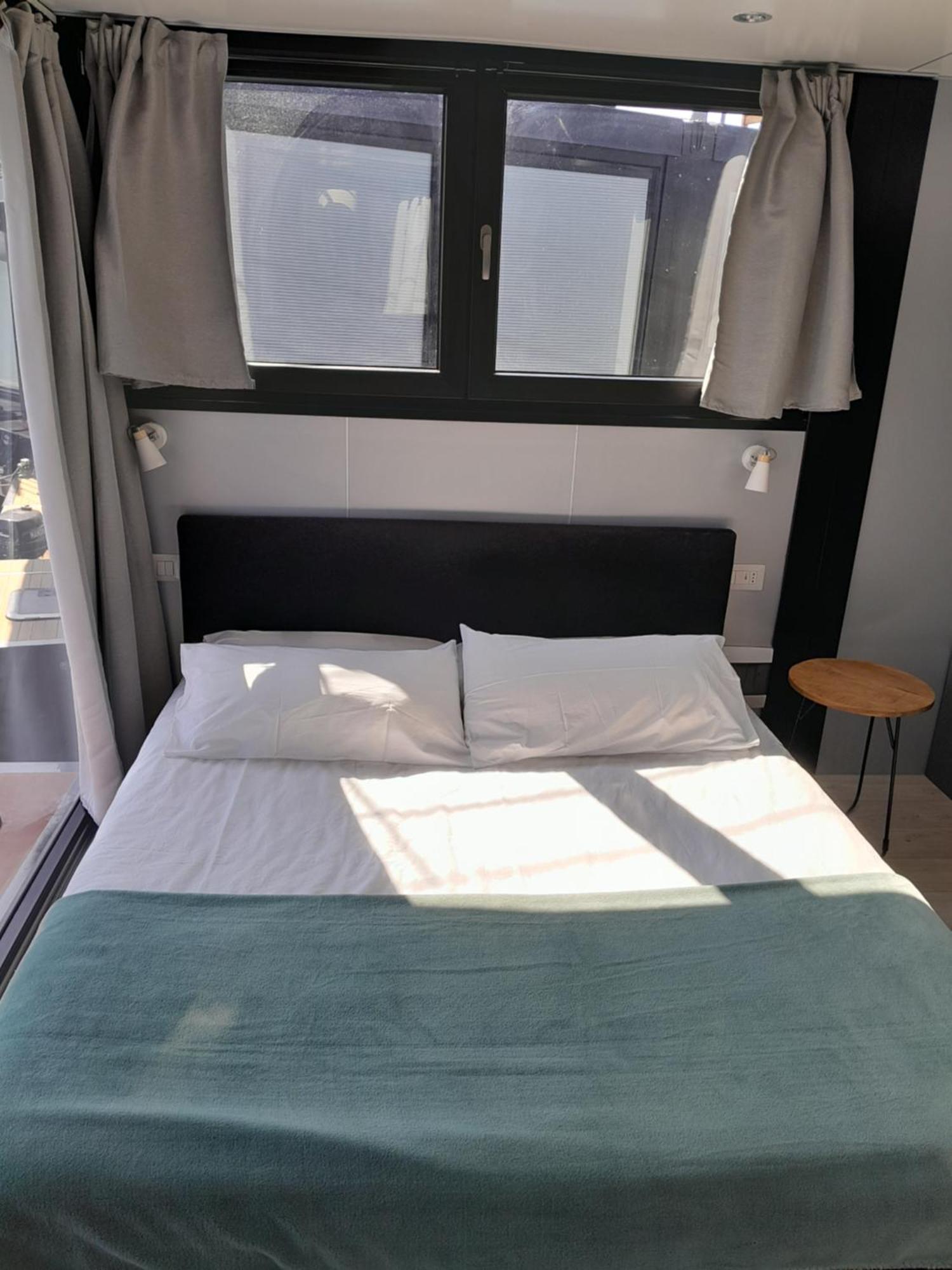 Floating Experience Black Pearl, Lago Maggiore 多米勒托 外观 照片