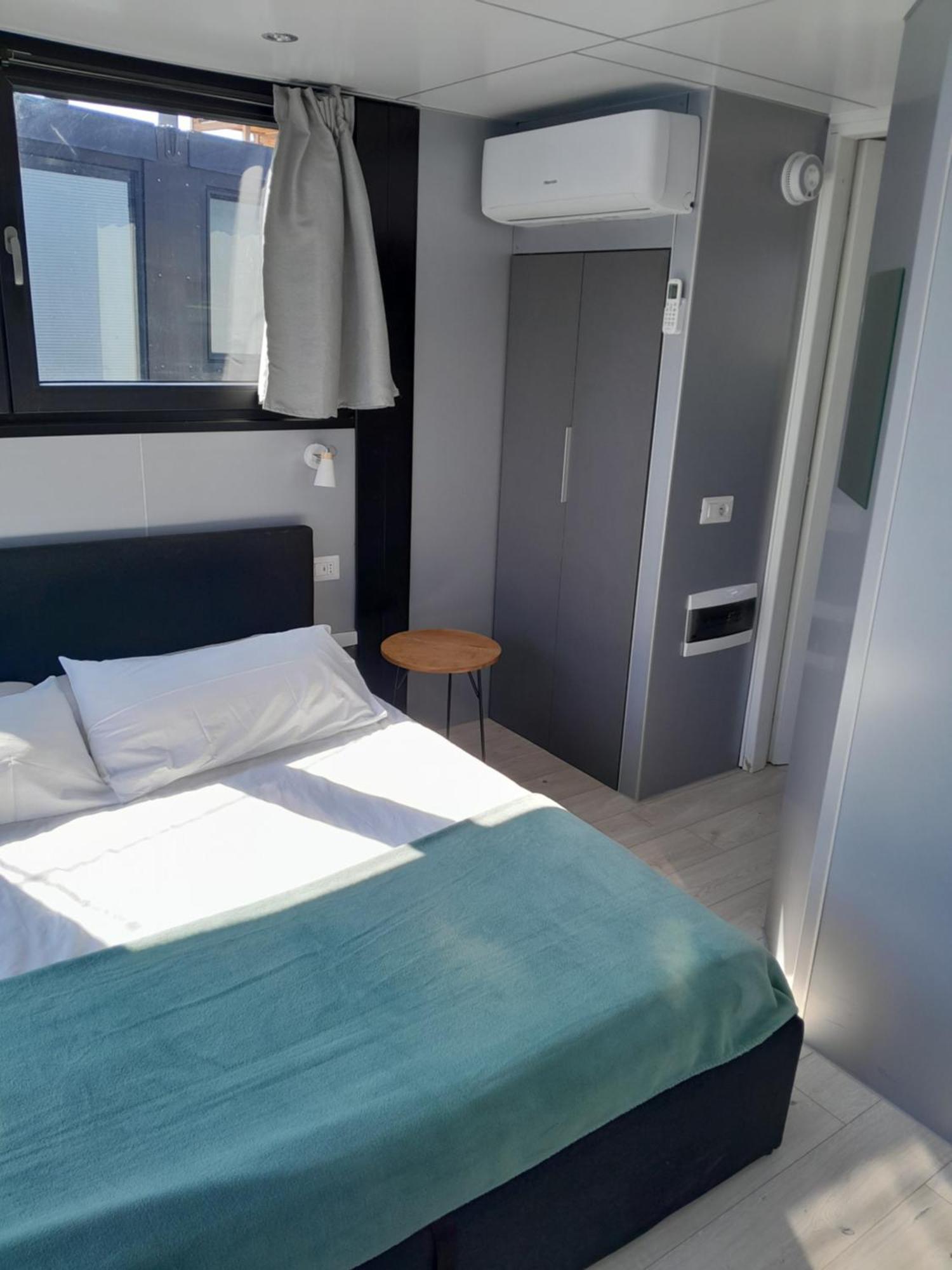 Floating Experience Black Pearl, Lago Maggiore 多米勒托 外观 照片